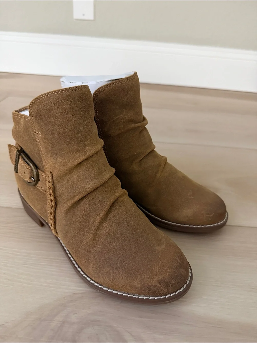 NWOB Earth Etnaira Women's Tan Suede Ankle Boot with Buckle Sizes 5 & 6.5